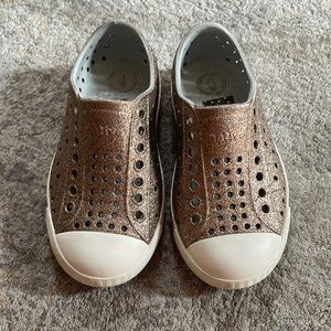 Native Kids Glitter Slip-On Shoes in Rose Gold and White